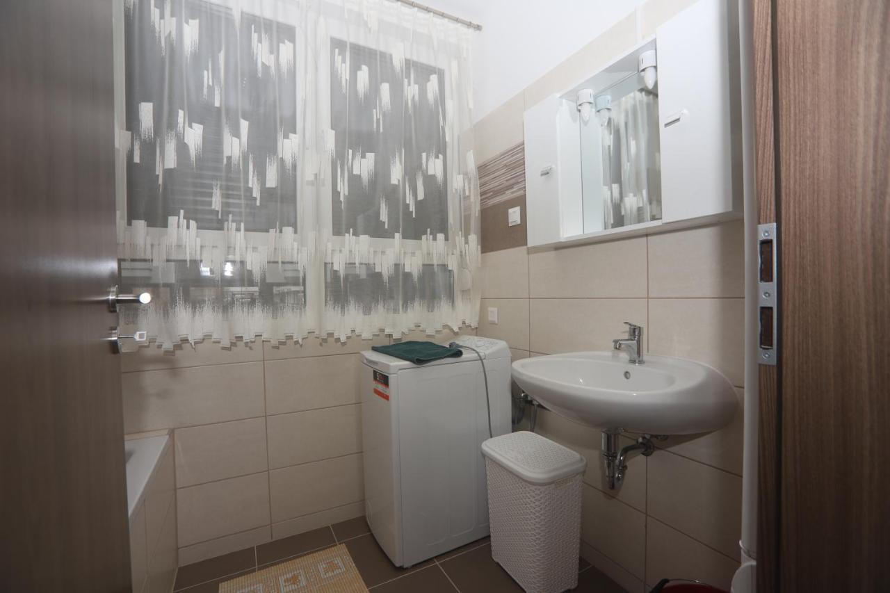 Adam Guesthouse I. Kecskemét Buitenkant foto