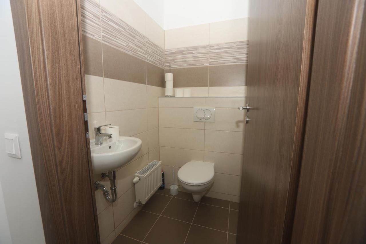 Adam Guesthouse I. Kecskemét Buitenkant foto