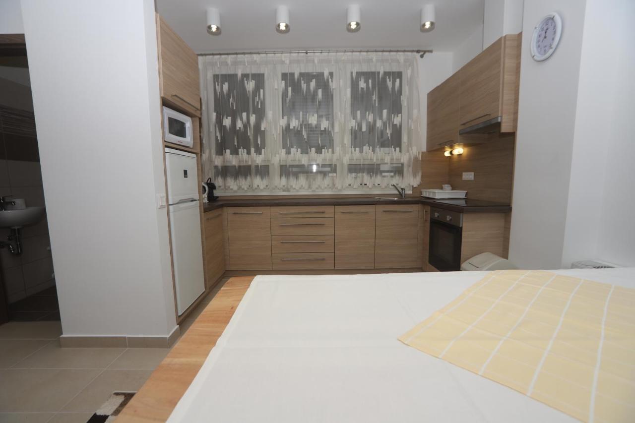 Adam Guesthouse I. Kecskemét Buitenkant foto