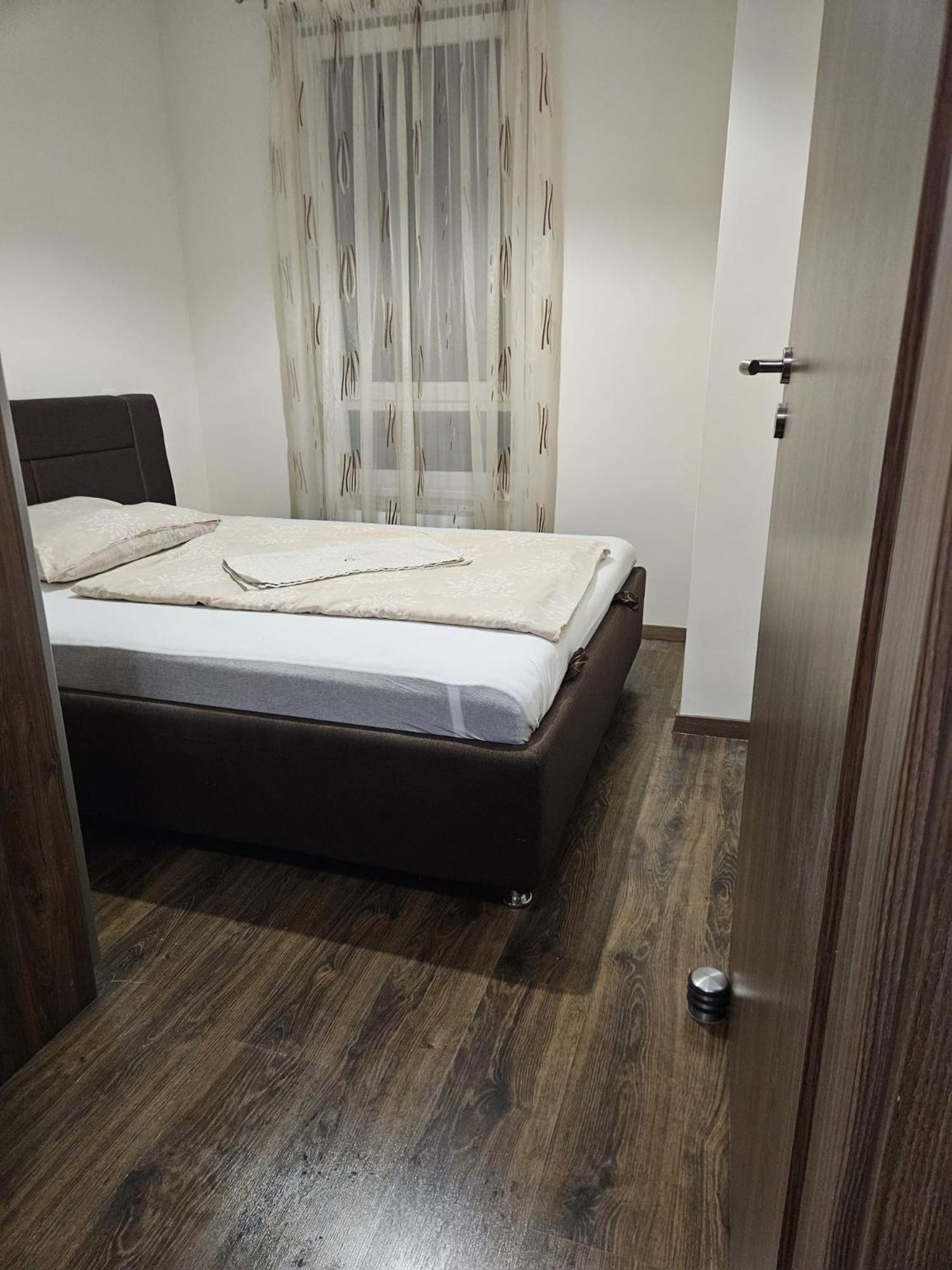 Adam Guesthouse I. Kecskemét Buitenkant foto