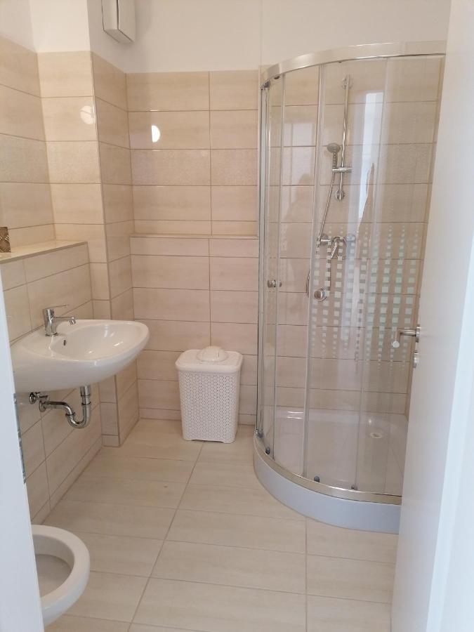 Adam Guesthouse I. Kecskemét Buitenkant foto